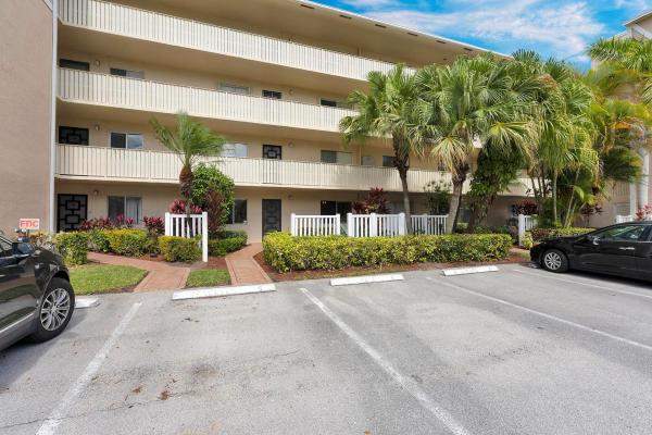 Huntington Lakes 3, 7185 Huntington Ln #102, Delray Beach, Florida 33446, image 1