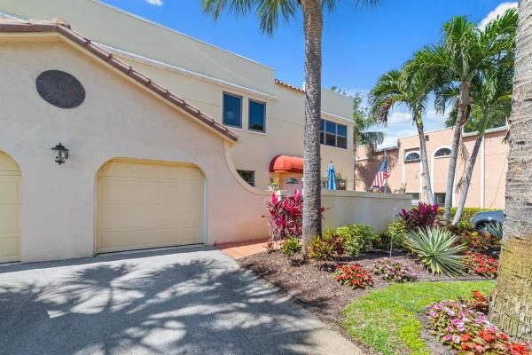 Uno Lago, 83 Uno Lago Dr, Juno Beach, Florida 33408, image 1
