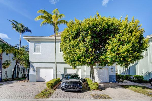 Thousand Oaks, 3255 Laurel Ridge Cir, Riviera Beach, Florida 33404, image 1