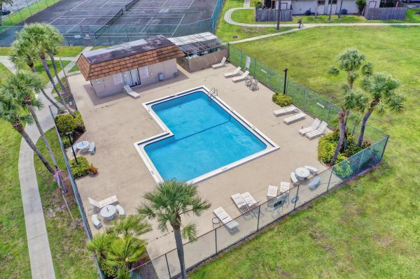 Lake Colony, 4079 Palm Bay Cir #D, West Palm Beach, Florida 33406, image 2