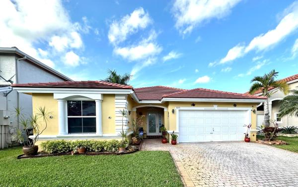 Banyan Oakridge, 3371 SW 51st St, Hollywood, Florida 33312, image 1