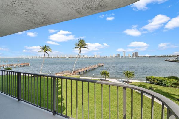 Lake Harbor Cove, 3040 Lake Shore Dr #305, Riviera Beach, Florida 33404, image 1