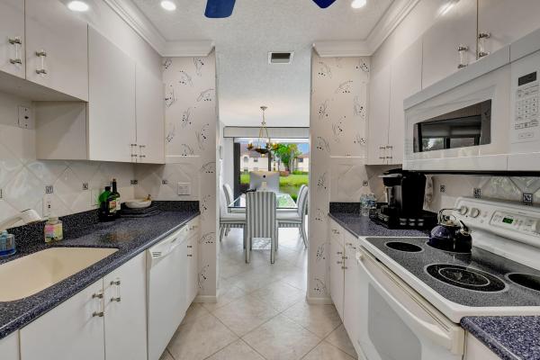Bellavista Village, 5291 Europa Dr #C, Boynton Beach, Florida 33437, image 2