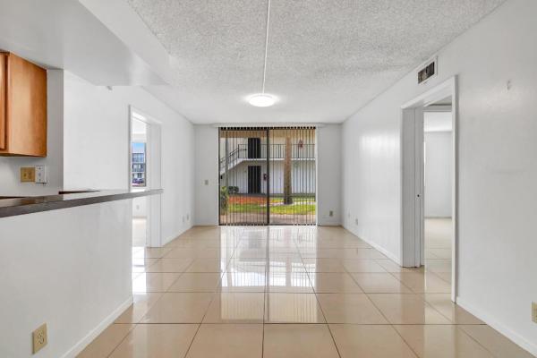 Bella Lago Vista At Clear Lake Club, 706 Executive Center Dr #17, West Palm Beach, Florida 33401, image 2