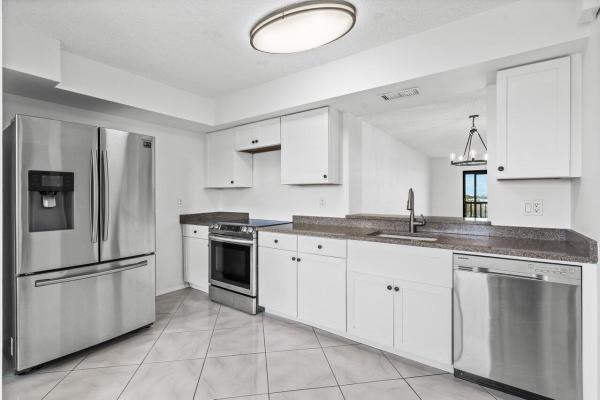 Huntington Towers, 7380 S Oriole Blvd #707, Delray Beach, Florida 33446, image 1