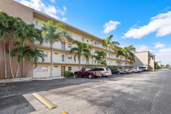Village Royale Forest Green, 330 NE 26th Ave #111, Boynton Beach, Florida 33435, image 1