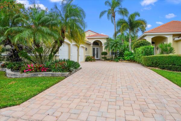 Huntington At Wycliffe, 4450 Hazleton Ln, Lake Worth Beach, Florida 33449, image 1