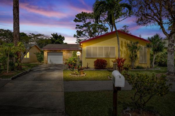 Lucerne Lakes South, 7317 Pine Park Dr, Lake Worth Beach, Florida 33467, image 1