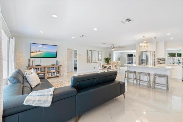 Lighthouse Manor, 3851 NE 22nd Way, Lighthouse Point, Florida 33064, image 1