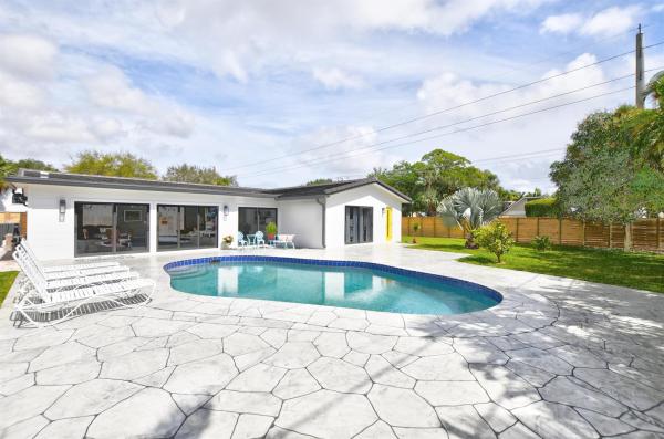 Palm Beach Farms, 910 SW 21st St, Boca Raton, Florida 33486, image 1