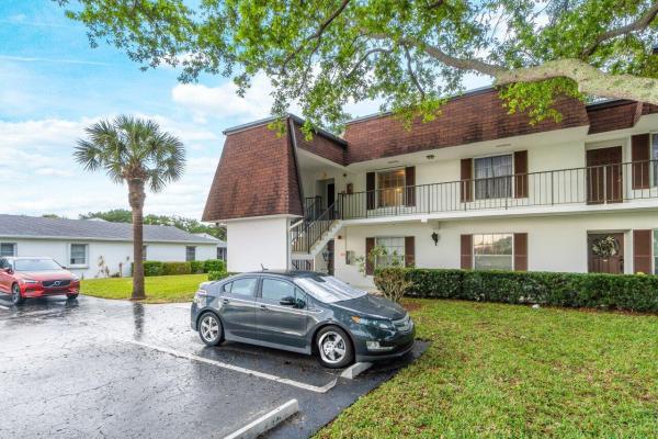 Meridian Park, 10040 N Meridian Way #201, Palm Beach Gardens, Florida 33410, image 1