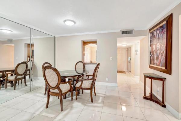 Huntington Lakes 3, 7146 Huntington Ln #204, Delray Beach, Florida 33446, image 2