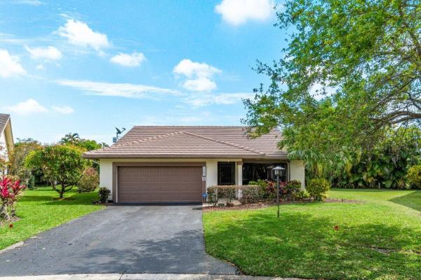 Lakeview Hamlet, 1460 Lakeview Cir, Coral Springs, Florida 33071, image 1