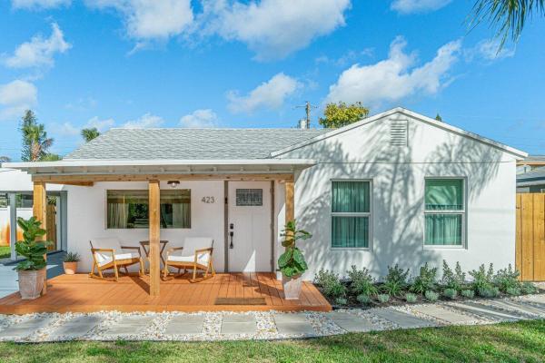 Lantana No HOA, 423 W Ocean Ave, Lantana, Florida 33462, image 1