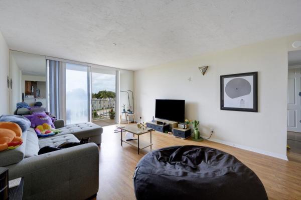 Breakwaters Of The Palm Beaches, 500 Executive Center Dr #4f, West Palm Beach, Florida 33401, image 1