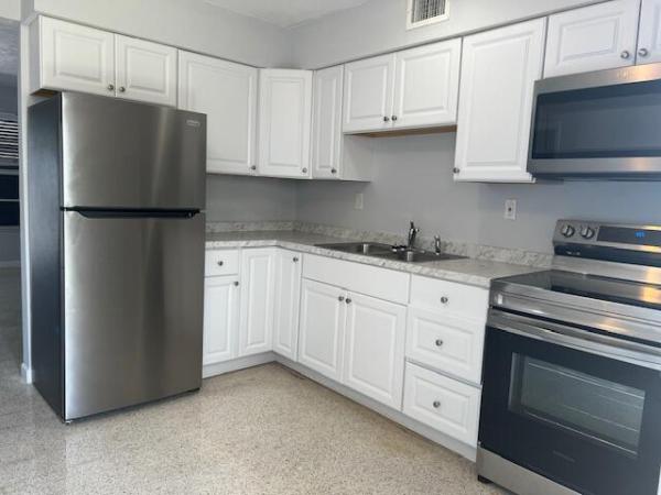 Park Manor, 541 W Blue Heron Blvd, Riviera Beach, Florida 33404, image 3