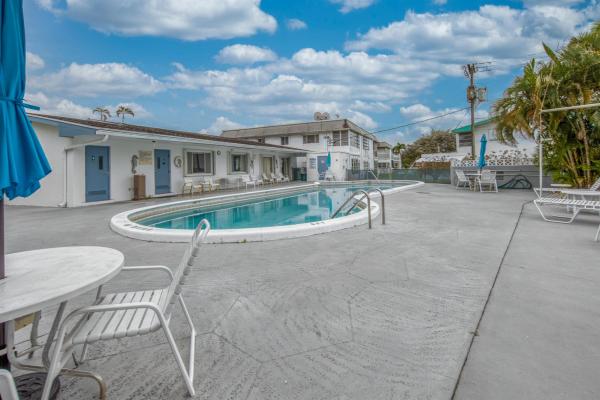 Parkview Villas, 2440 Lake Osborne Dr #210, Lake Worth Beach, Florida 33461, image 1