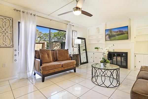 Sandalwood Estates, 203 2nd Ct, Palm Beach Gardens, Florida 33410, image 2
