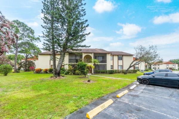 Pine Ridge At Haverhill, 4723 Sable Pine Cir #B1, West Palm Beach, Florida 33417, image 3