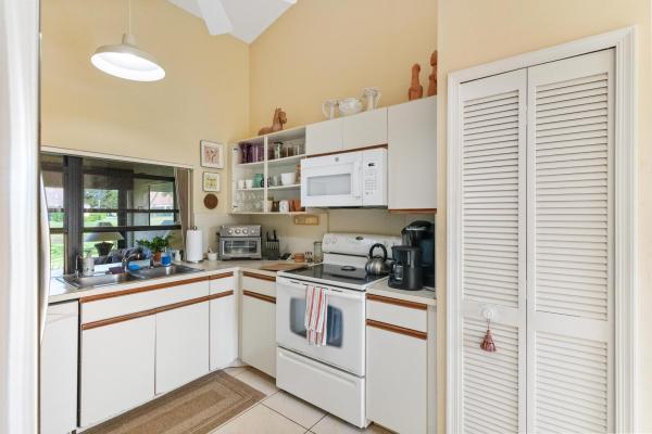 The Shores At Aberdeen, 5806 Parkwalk Cir W, Boynton Beach, Florida 33472, image 1