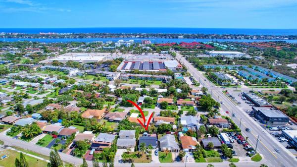 Lyndon Lanes, 1404 Cardinal Ln, Lantana, Florida 33462, image 1