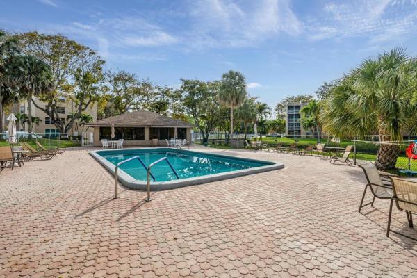 Tangerine Of Pine Island Ridge, 9460 Tangerine Pl #208, Davie, Florida 33324, image 1