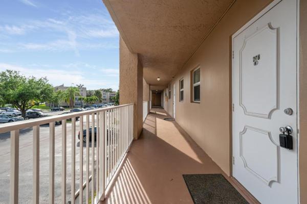 Tangerine Of Pine Island Ridge, 9460 Tangerine Pl #208, Davie, Florida 33324, image 2