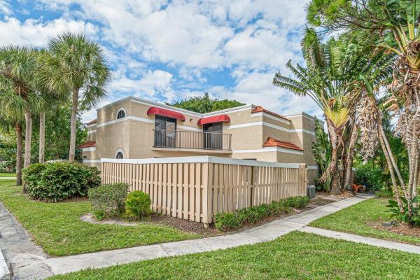 Chateau Wood, 4235 Village Dr #C, Delray Beach, Florida 33445, image 1