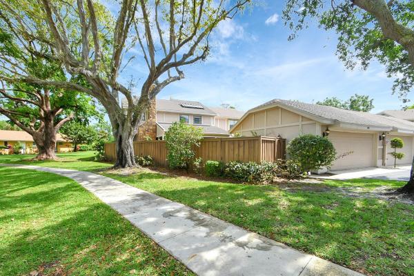 Hanover East Of Wellington, 1894 Derby Trl, Wellington, Florida 33414, image 1