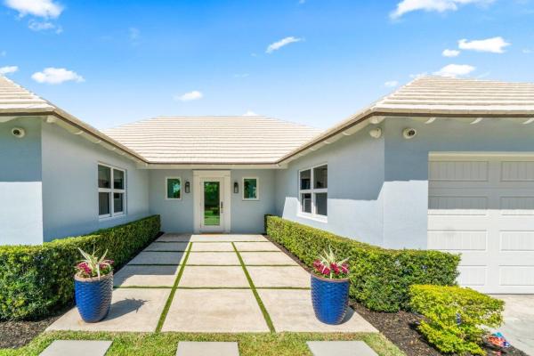 Lake Clarke Waterway Estates, 8401 Pine Tree Ln, Lake Clarke Shores, Florida 33406, image 2