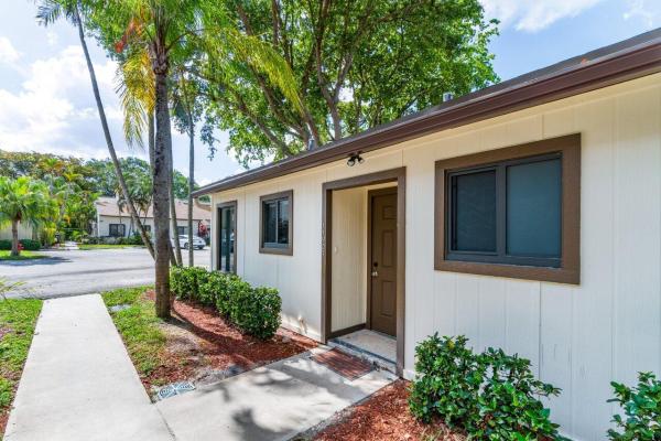 Sturbridge Village, 11907 Sturbridge Ln, Wellington, Florida 33414, image 1