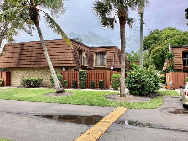 The Pines At Lawnwood, 1440 N Lawnwood Cir #19 D, Fort Pierce, Florida 34950, image 2