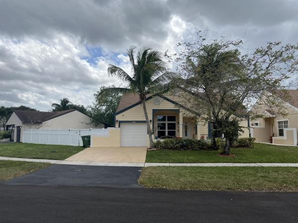 Cinnamon Place At Honeywoods, 1240 SW 86th Ave, Pembroke Pines, Florida 33025, image 1