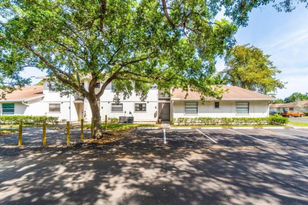 Bella Lago, 5300 Elmhurst Rd #E, West Palm Beach, Florida 33417, image 1