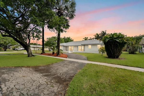 Plantations Secluded Gardens, 7200 Plantation Rd, Plantation, Florida 33317, image 1