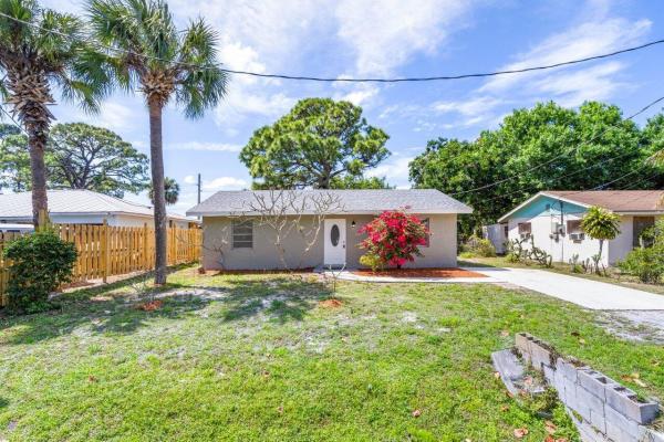 Silver Lake Park, 3415 W Lake Dr, Fort Pierce, Florida 34982, image 1
