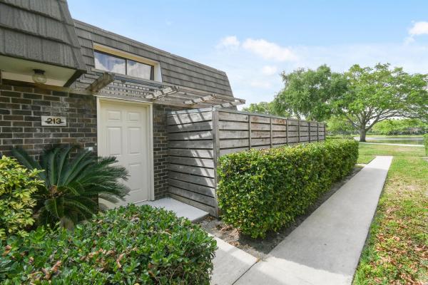 Glenwood Townhomes, 213 2nd Ter, Palm Beach Gardens, Florida 33418, image 1