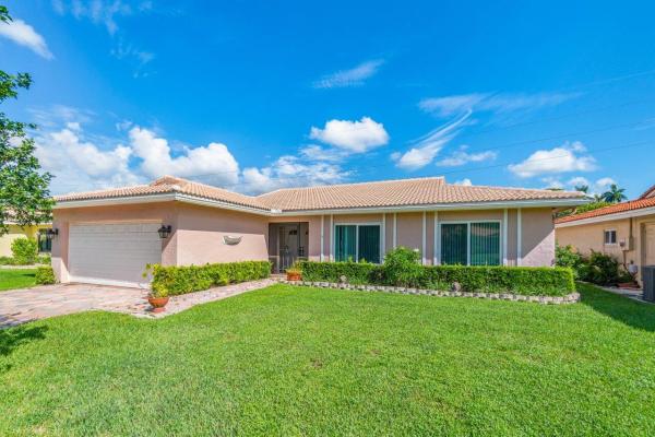 Colony Woods, 22028 Colony Dr, Boca Raton, Florida 33433, image 1