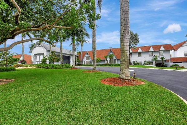 Huntington Lakes 5, 7290 Kinghurst Dr #102, Delray Beach, Florida 33446, image 1