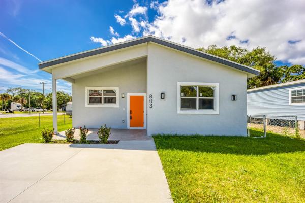 Benjamin Hogg's, 803 Avenue B, Fort Pierce, Florida 34950, image 1