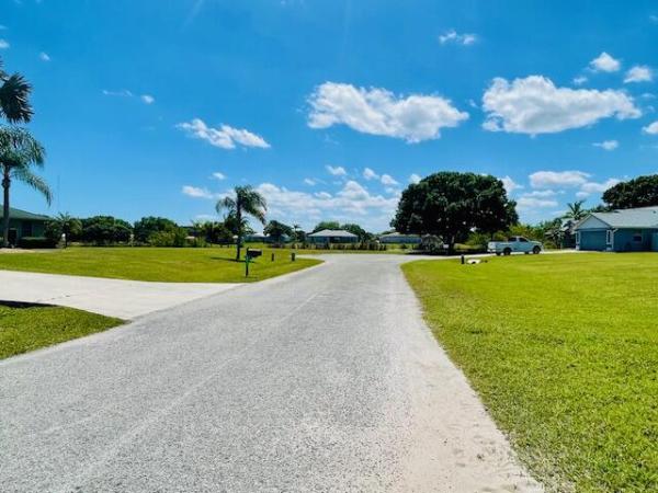 Sandalwood Estate, 201 Sandalwood Dr, Fort Pierce, Florida 34947, image 2
