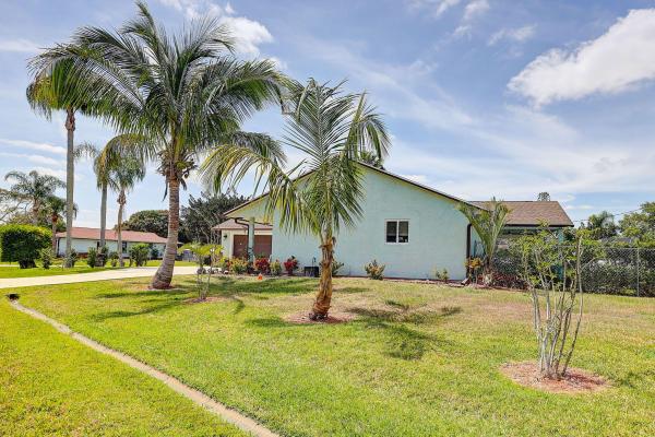 Riverview, 779 SE Carnival Ave, Port St. Lucie, Florida 34983, image 2
