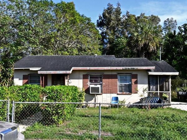Sandra Court, 304 N 28th St, Fort Pierce, Florida 34947, image 1