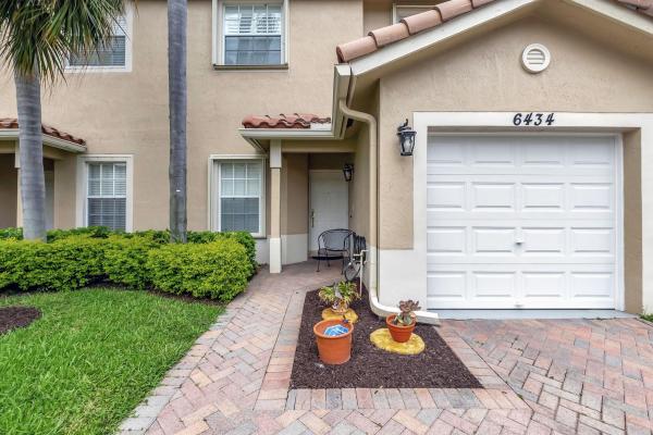 Boynton Oasis, 6434 Park Lake Cir, Boynton Beach, Florida 33437, image 1