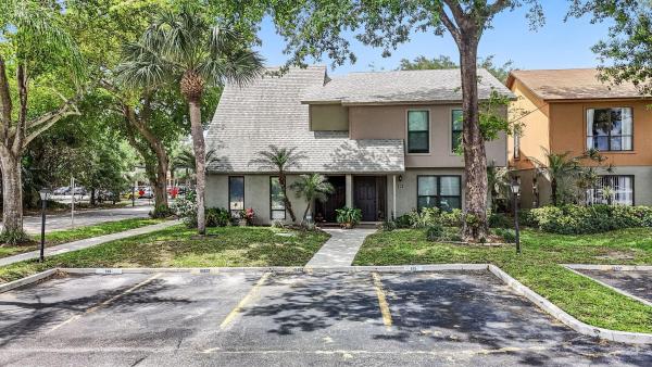 Sandtree Townhouses, 516 Sandtree Dr, Palm Beach Gardens, Florida 33403, image 1