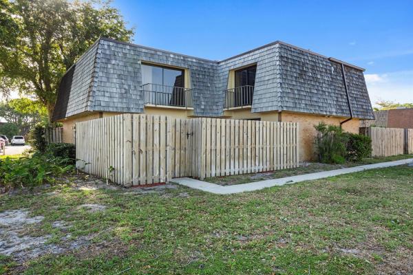 Lakewood Of Palm Springs, 276 Arabian Rd, Palm Springs, Florida 33461, image 1