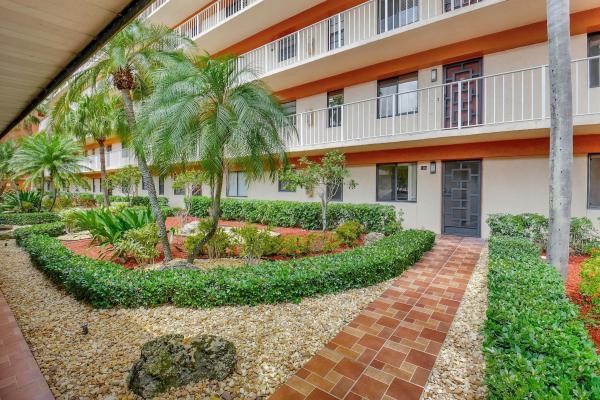 Huntington Towers, 7370 S Oriole Blvd #104c, Delray Beach, Florida 33446, image 1