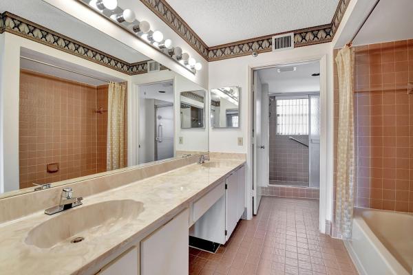 Huntington Towers, 7370 S Oriole Blvd #104, Delray Beach, Florida 33446, image 1