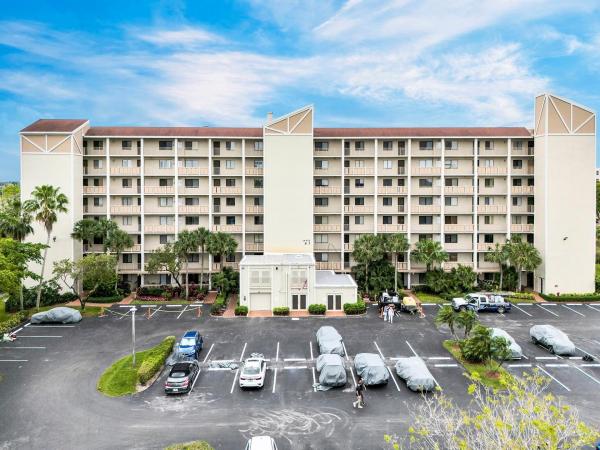 Huntington Lakes 1, 14475 Strathmore Ln #704, Delray Beach, Florida 33446, image 1