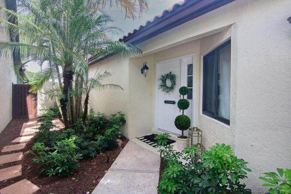 Ironwood, 19 N Ironwood Way, Palm Beach Gardens, Florida 33418, image 1